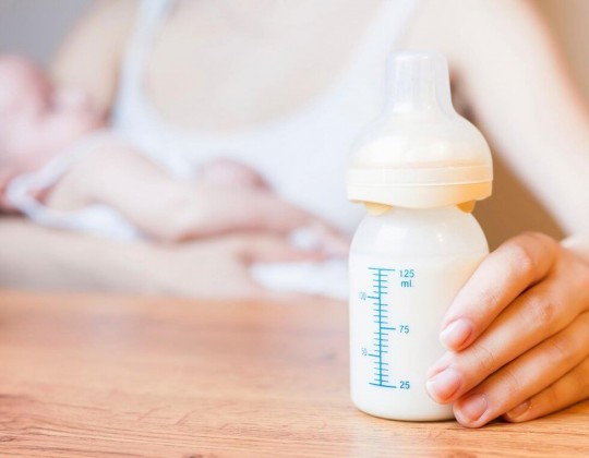 [Giải đáp] Pha sữa công thức với nước bao nhiêu độ là tốt nhất?
